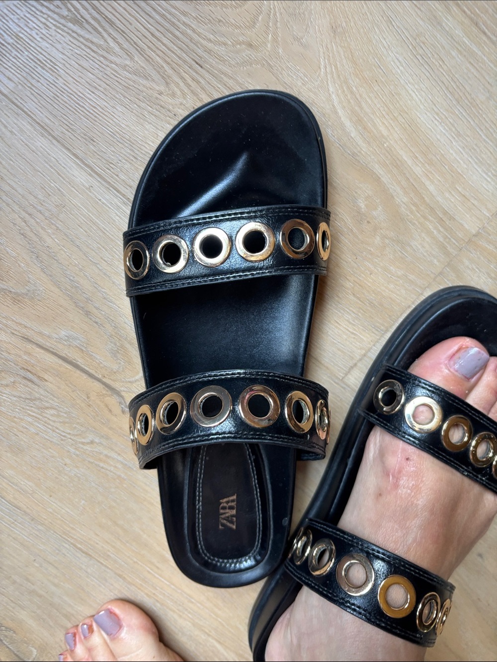 Zara Black Sandal Slides with Gold Eyelet Detail in 39 - Picture 4 of 6